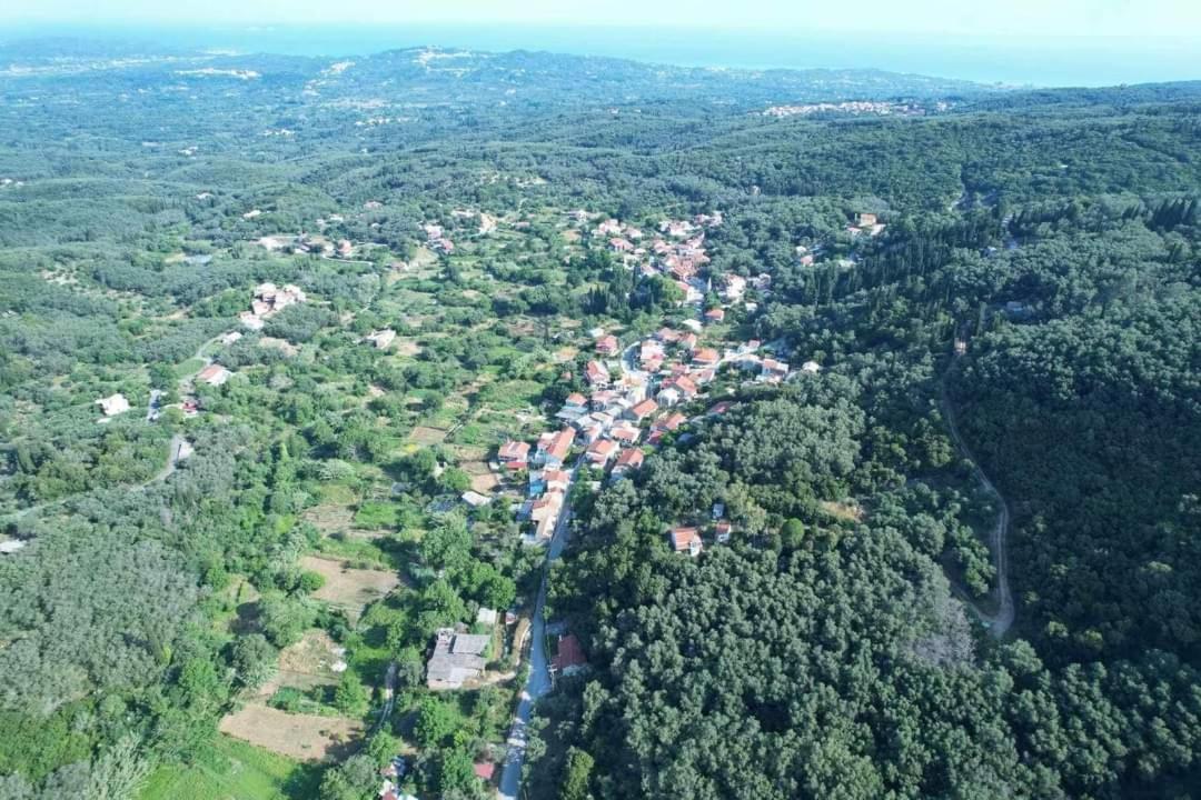 Harry'S Retreat Pension Klimatia Buitenkant foto