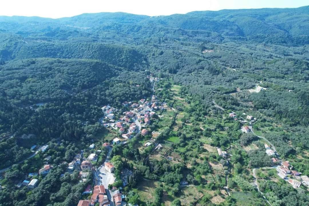 Harry'S Retreat Pension Klimatia Buitenkant foto