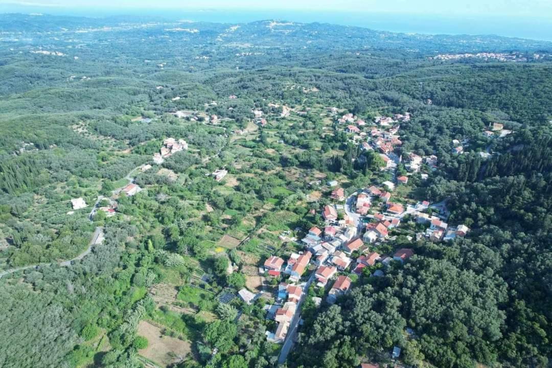 Harry'S Retreat Pension Klimatia Buitenkant foto