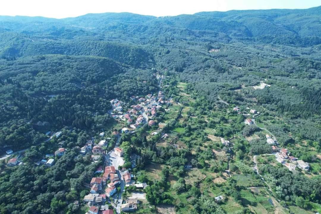 Harry'S Retreat Pension Klimatia Buitenkant foto