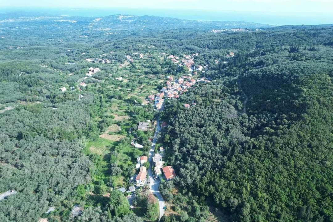Harry'S Retreat Pension Klimatia Buitenkant foto
