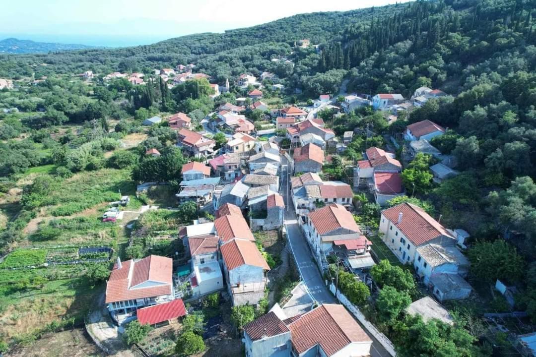 Harry'S Retreat Pension Klimatia Buitenkant foto