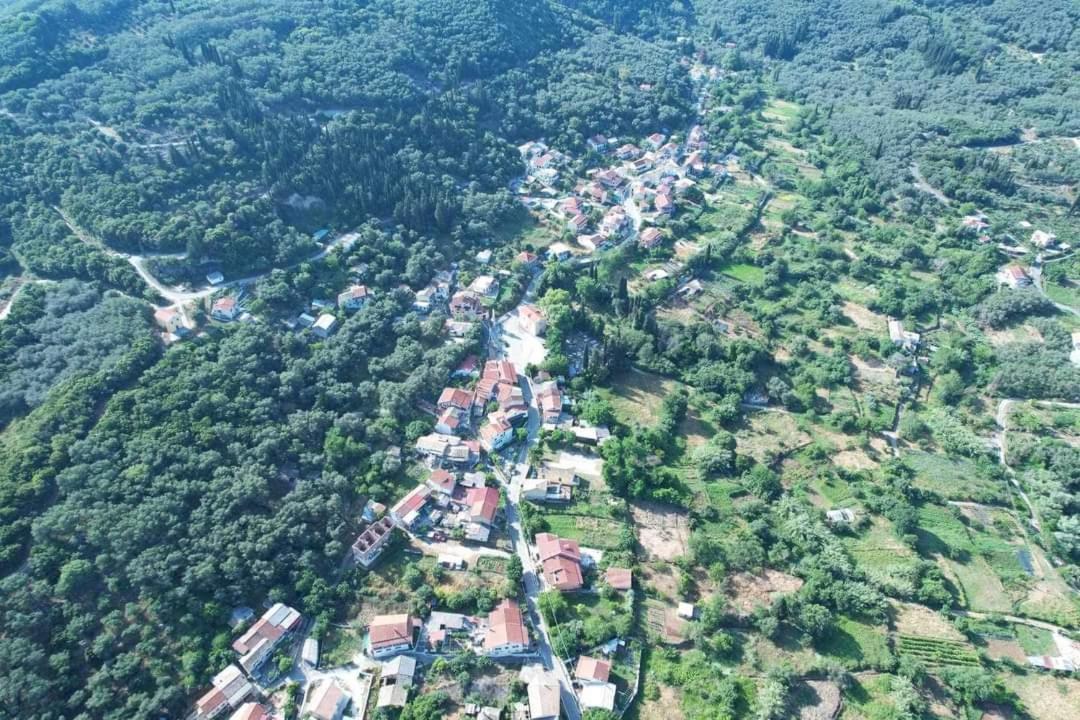 Harry'S Retreat Pension Klimatia Buitenkant foto