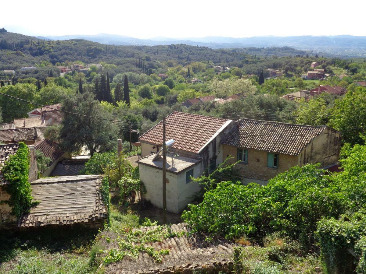 Harry'S Retreat Pension Klimatia Buitenkant foto