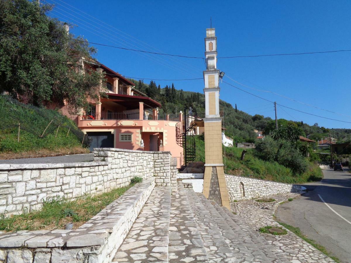 Harry'S Retreat Pension Klimatia Buitenkant foto