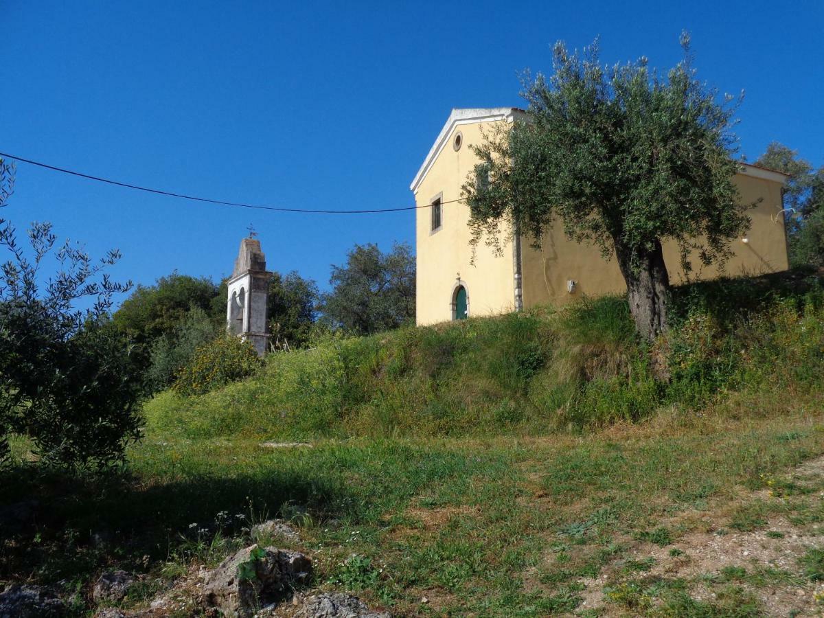 Harry'S Retreat Pension Klimatia Buitenkant foto