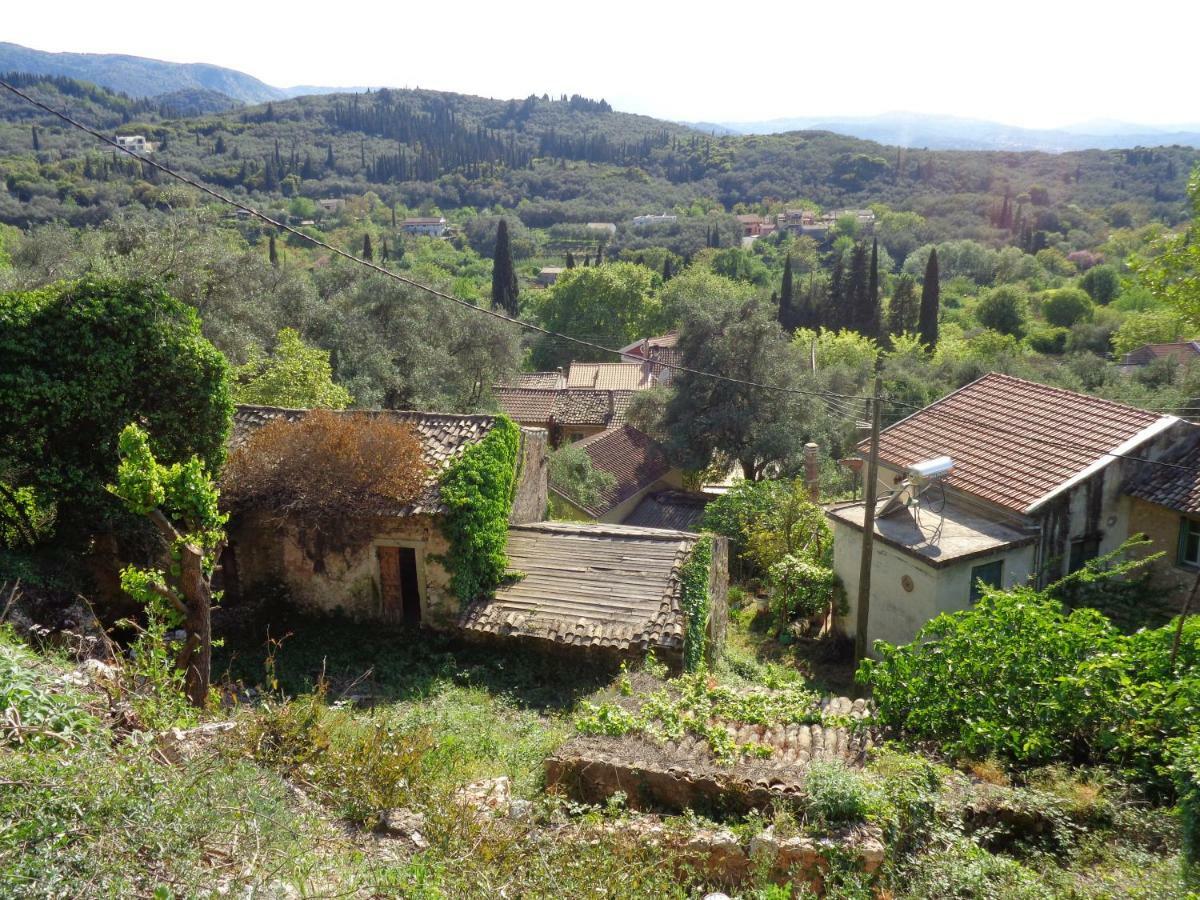Harry'S Retreat Pension Klimatia Buitenkant foto