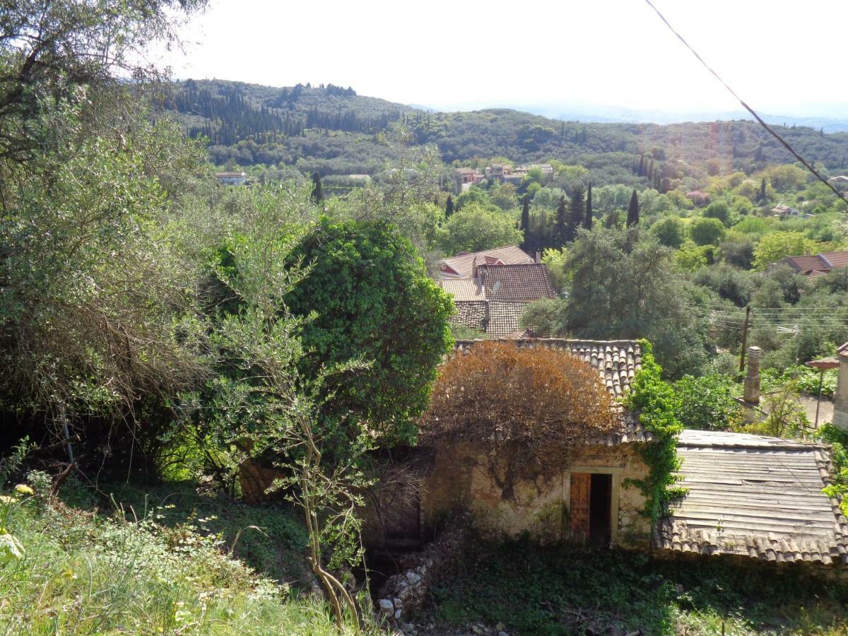 Harry'S Retreat Pension Klimatia Buitenkant foto