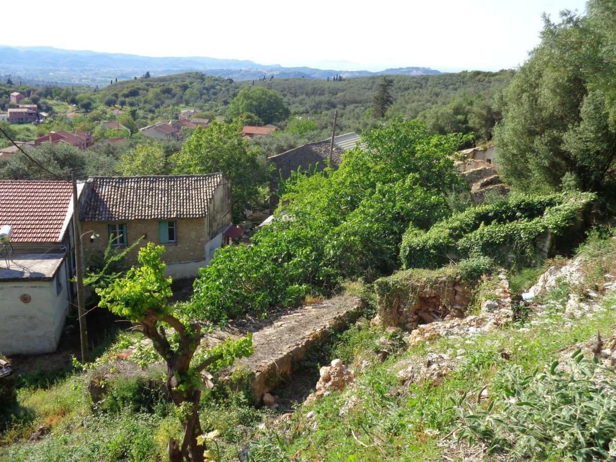 Harry'S Retreat Pension Klimatia Buitenkant foto
