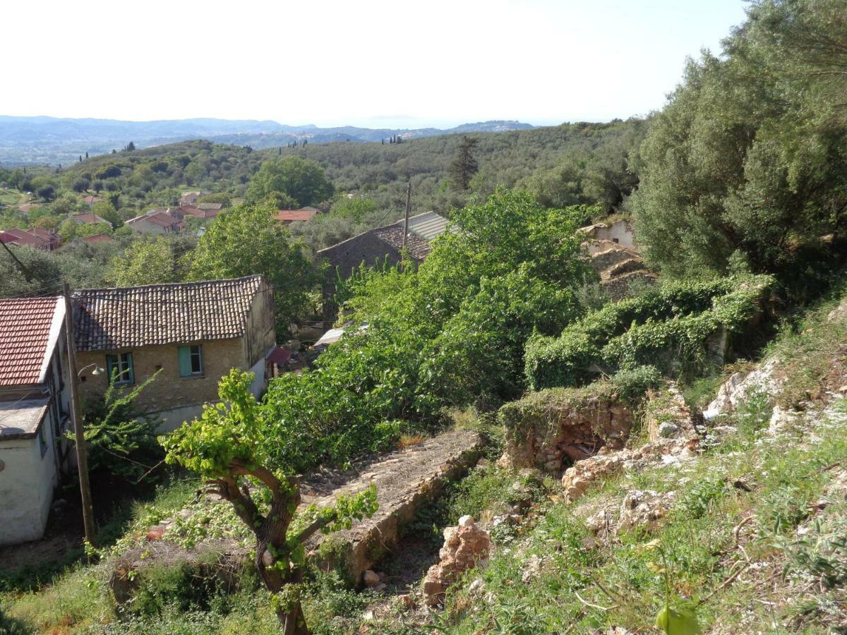 Harry'S Retreat Pension Klimatia Buitenkant foto