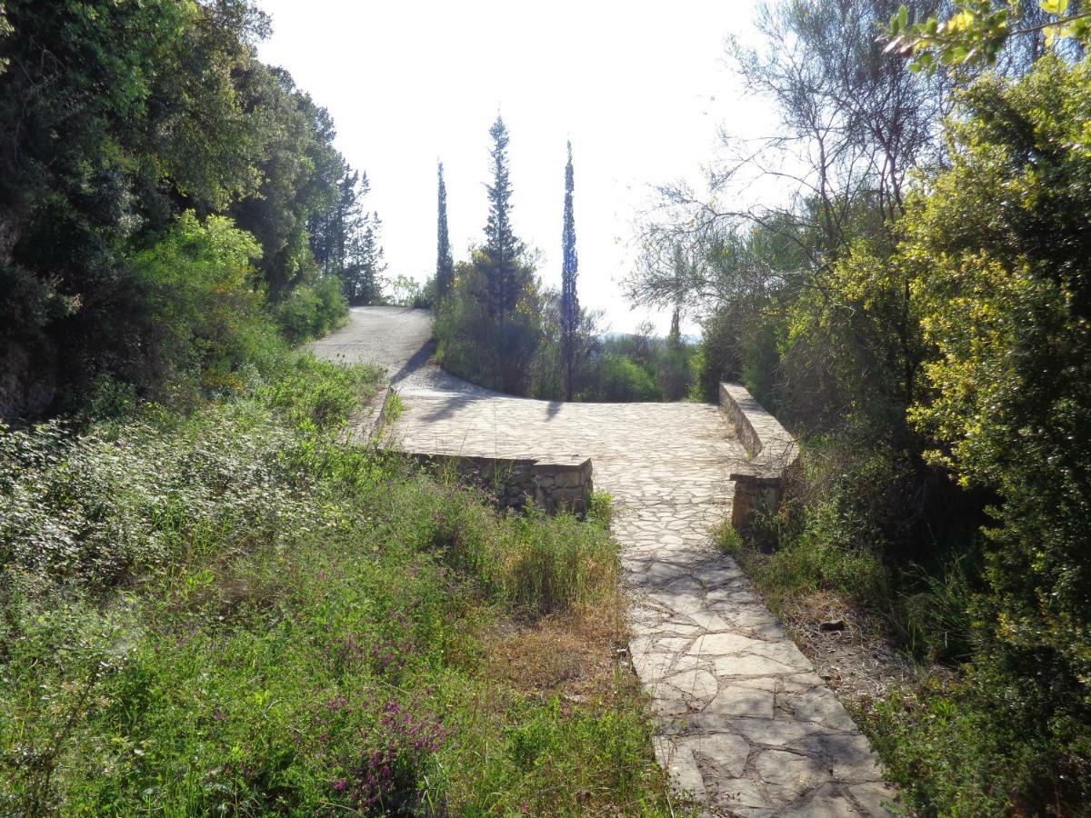 Harry'S Retreat Pension Klimatia Buitenkant foto