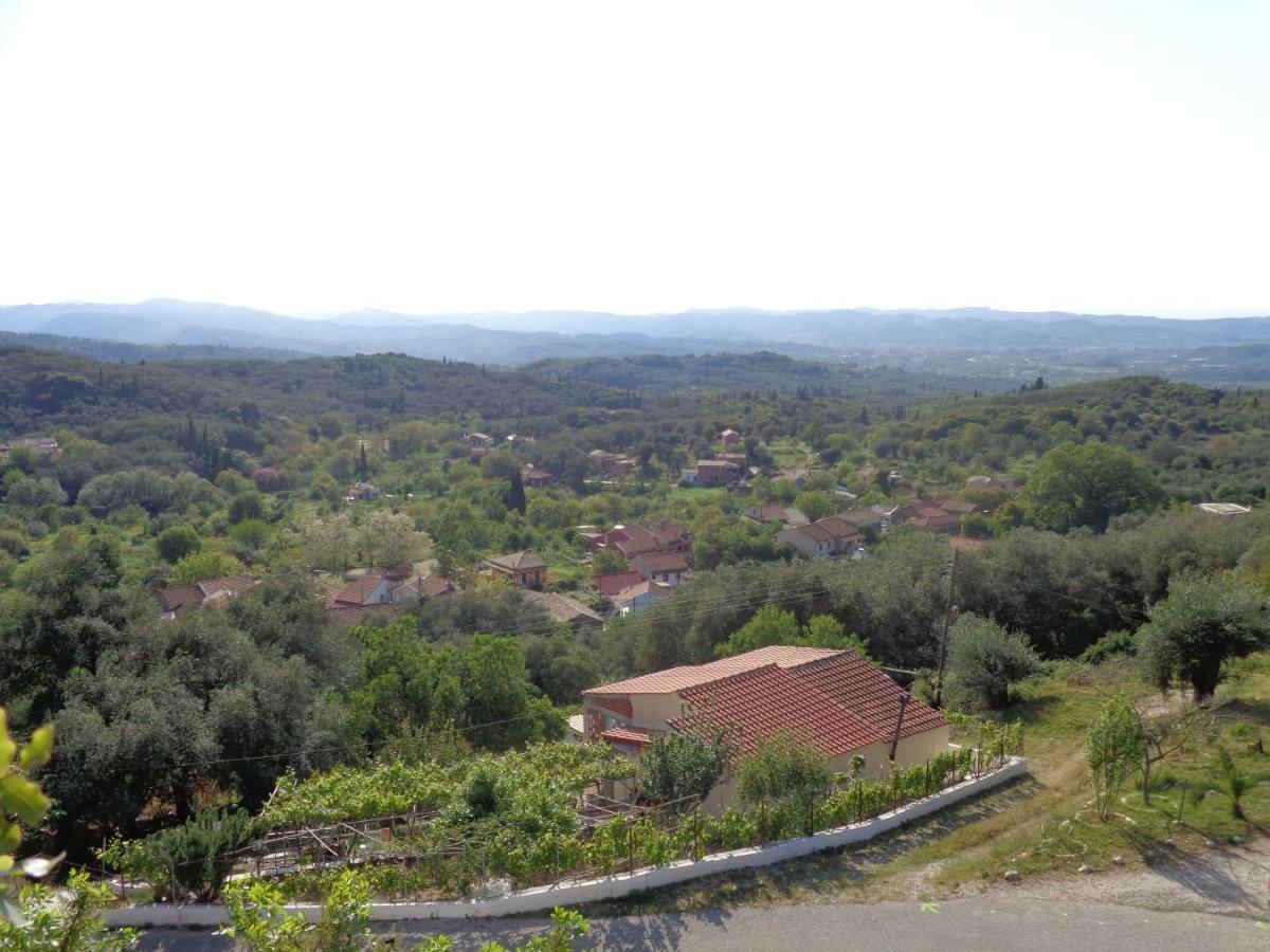 Harry'S Retreat Pension Klimatia Buitenkant foto