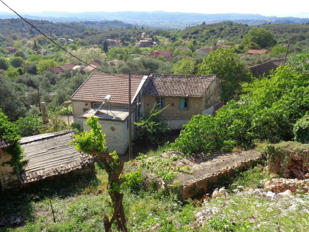 Harry'S Retreat Pension Klimatia Buitenkant foto