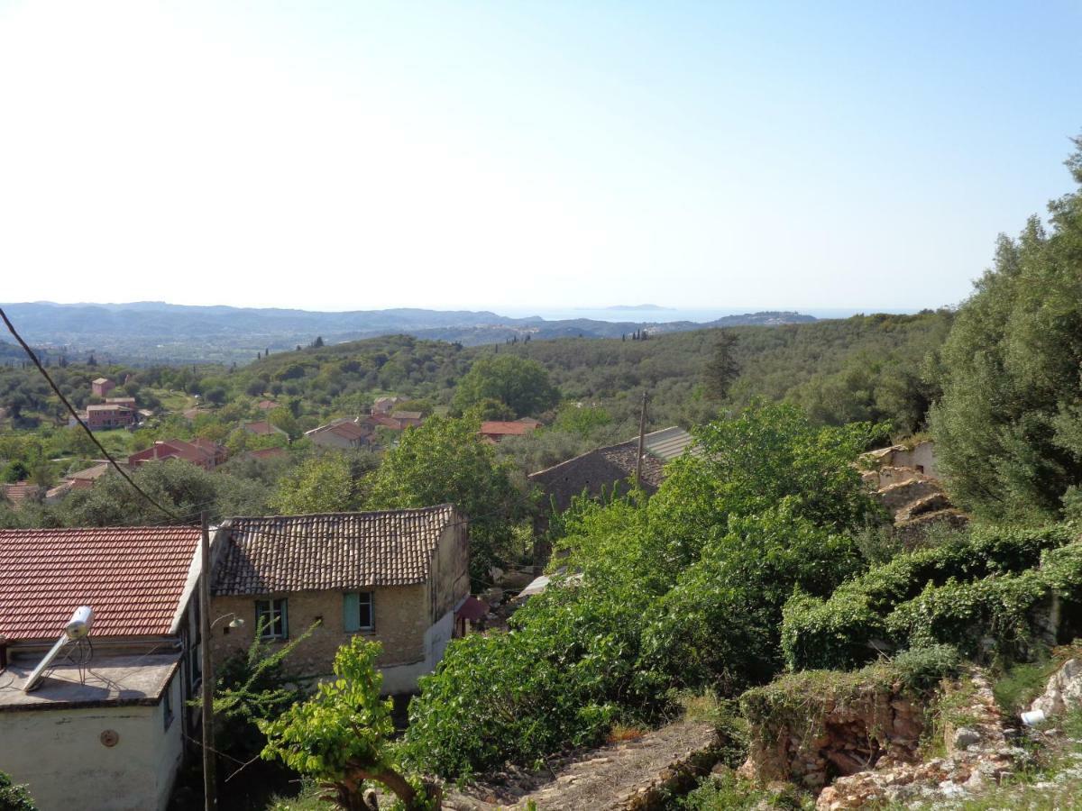 Harry'S Retreat Pension Klimatia Buitenkant foto