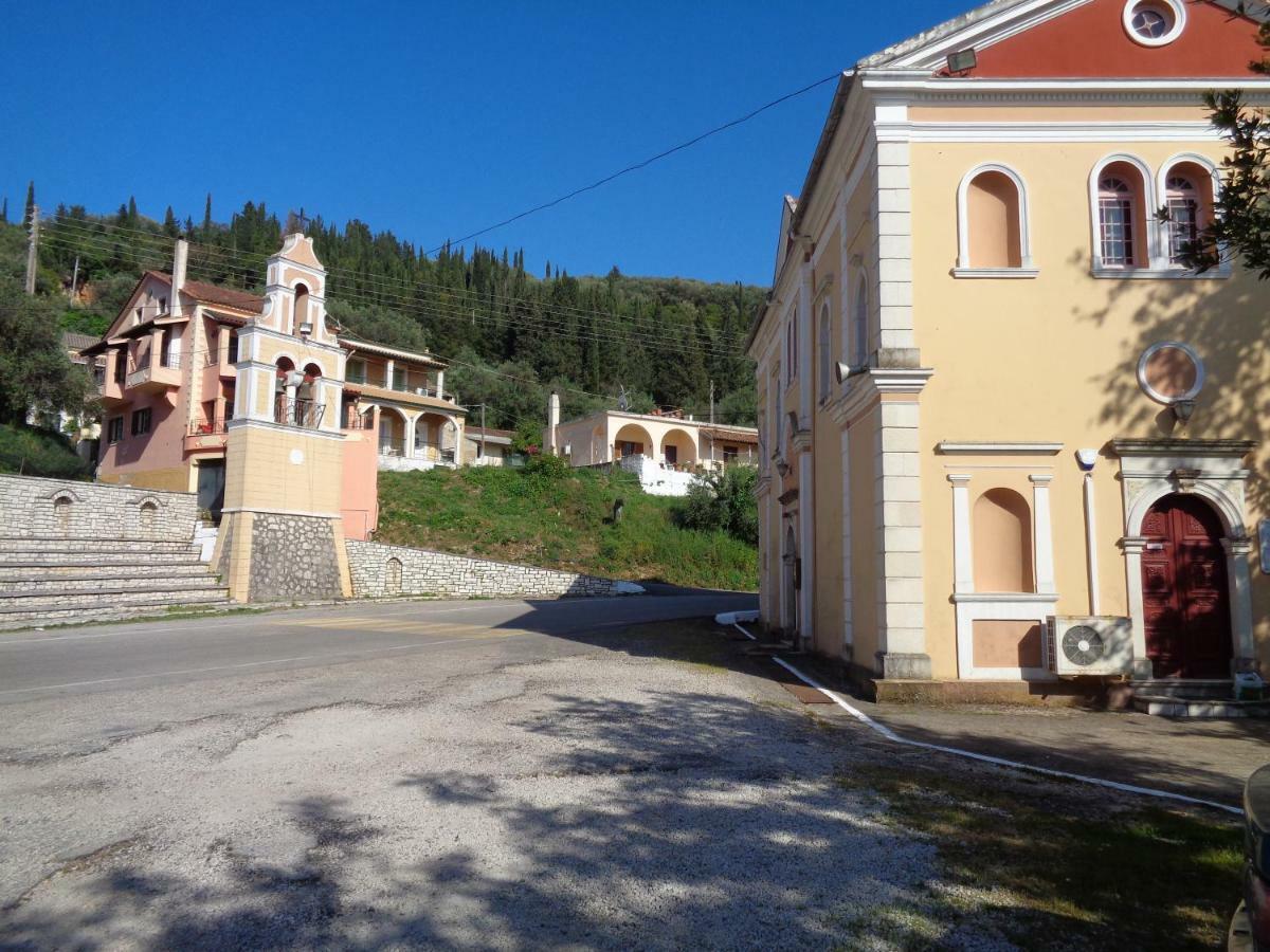 Harry'S Retreat Pension Klimatia Buitenkant foto
