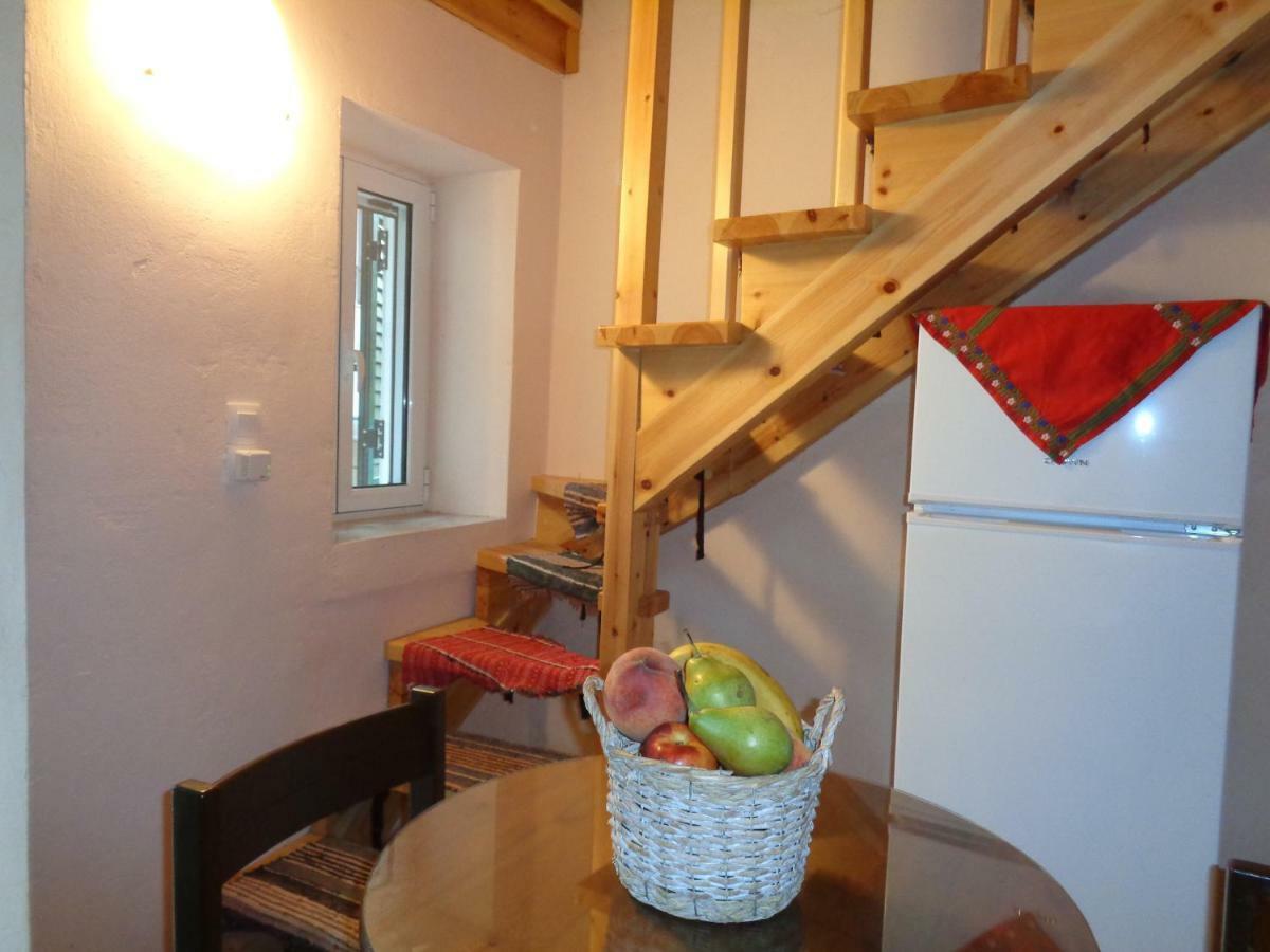 Harry'S Retreat Pension Klimatia Buitenkant foto